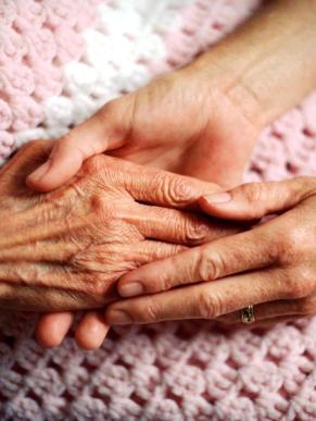 holding-hands-elderly